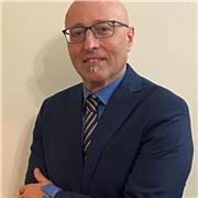 Offro lezioni di italiano, grammatica, conversazione su argomenti professionali o colloquiali. Laureato in lettere.